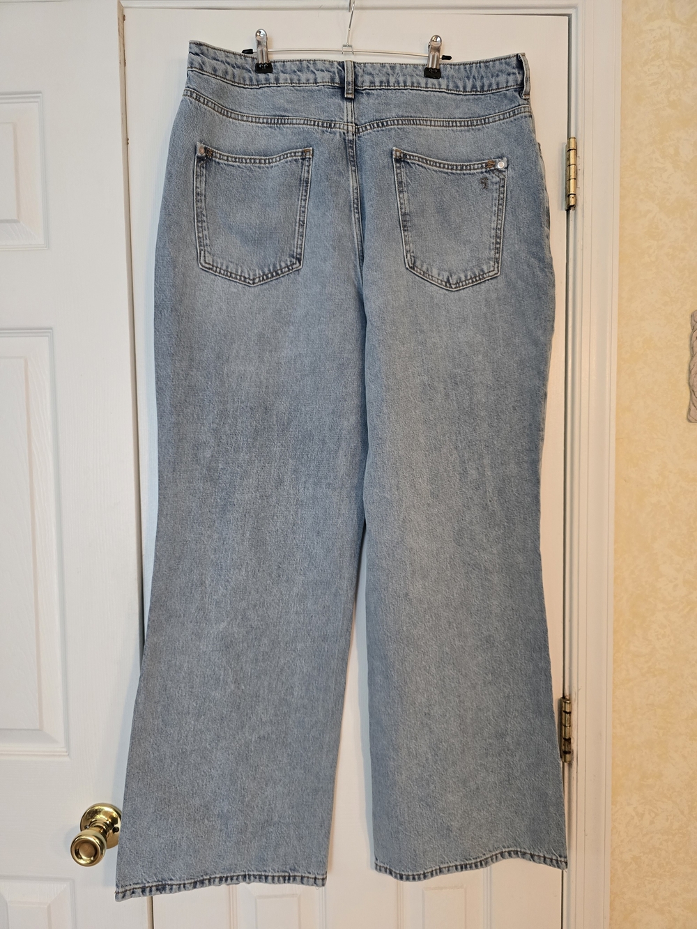 NWOT Pilcro Blue Embroidered Flower Jeans - 32 - Picture 4 of 7